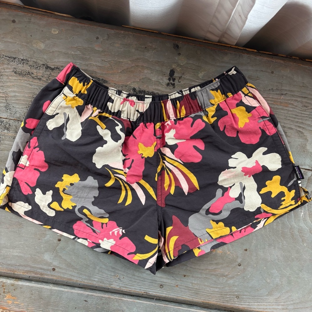 Patagonia Barely Baggies shorts floral print | size small